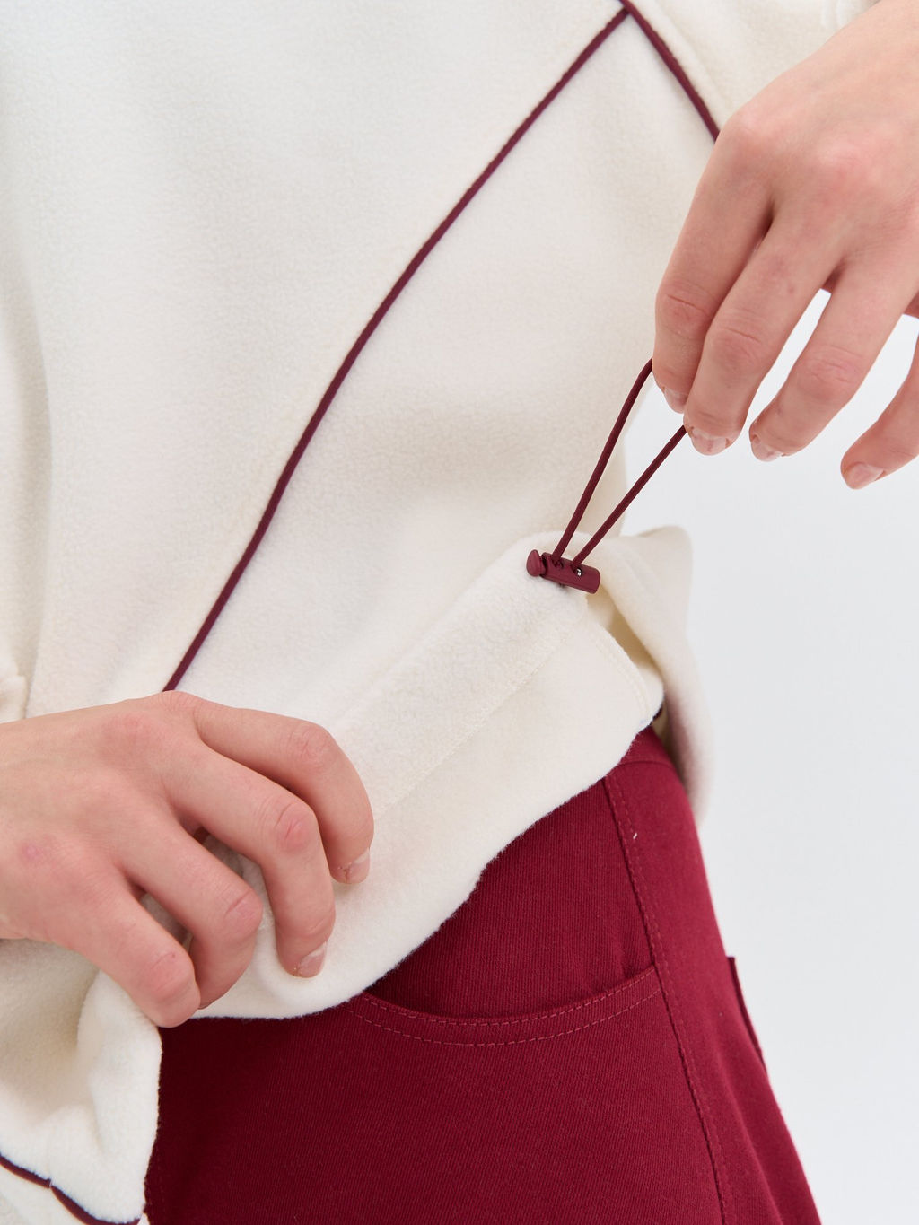 Олимпийка с контрастными окантовками и утяжкой "Молоко" женская