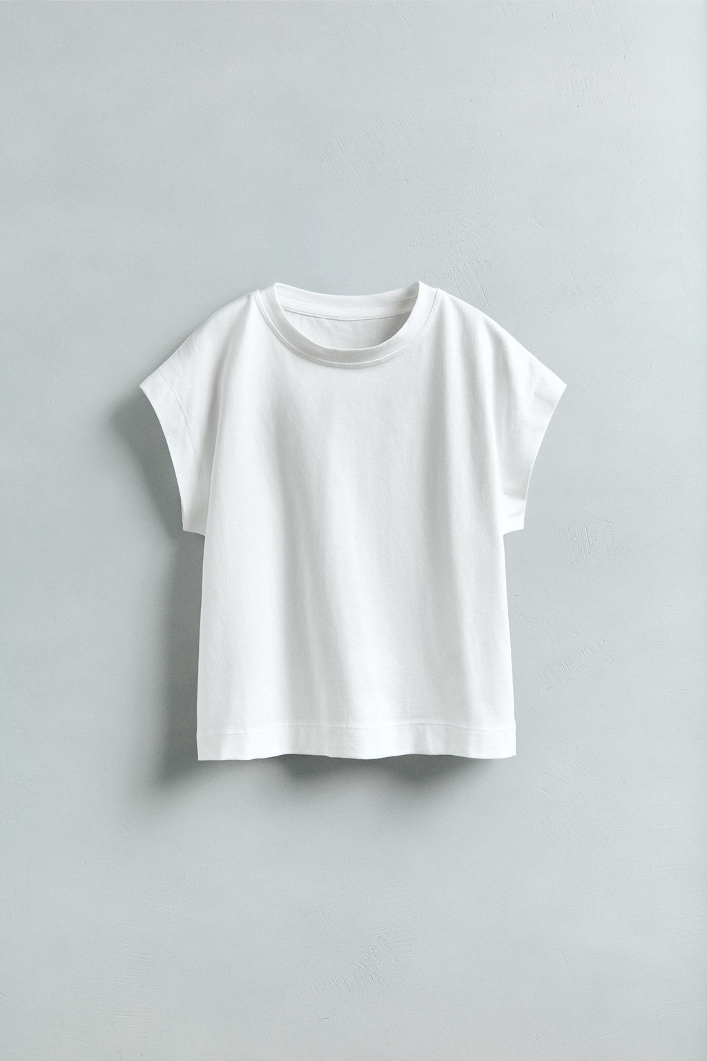 PLAIN T-SHIRT WITH TAB DETAIL