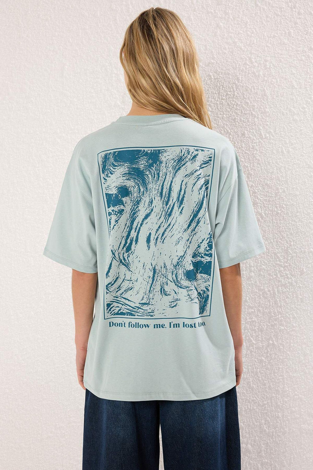 TRENDYOLMILLA Beyaz %100 Pamuk S?rt ve On Bask?l? Oversize/Rahat Kesim Orme T-Shirt TWOSS24TS00234 фото 4