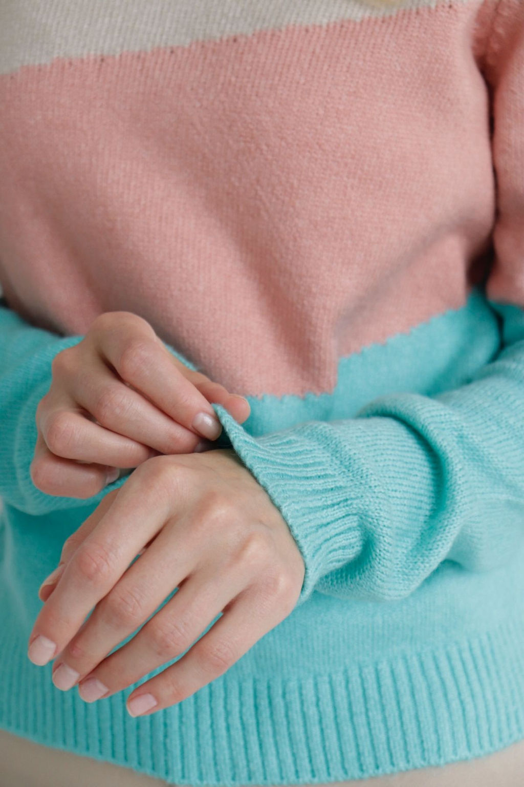 Джемпер колор блок в цвете тиффани-пудра-беж - Martichelli фото 6