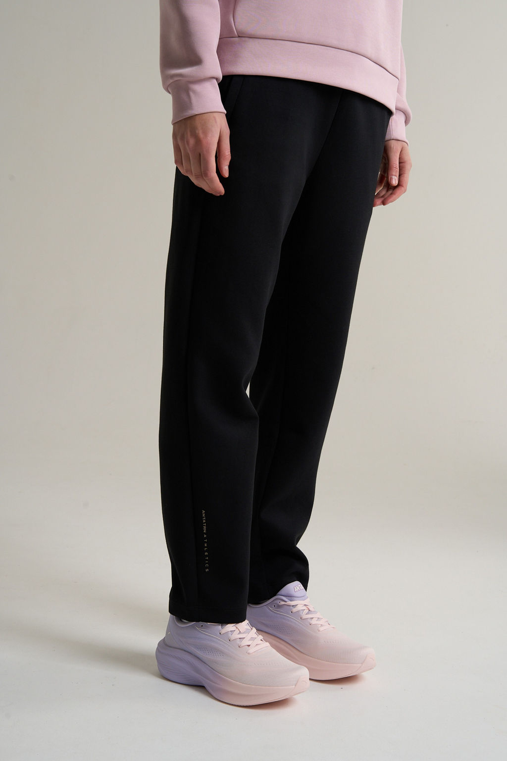 Брюки трикотажные Черный ANTA TRN Knit Track Pants