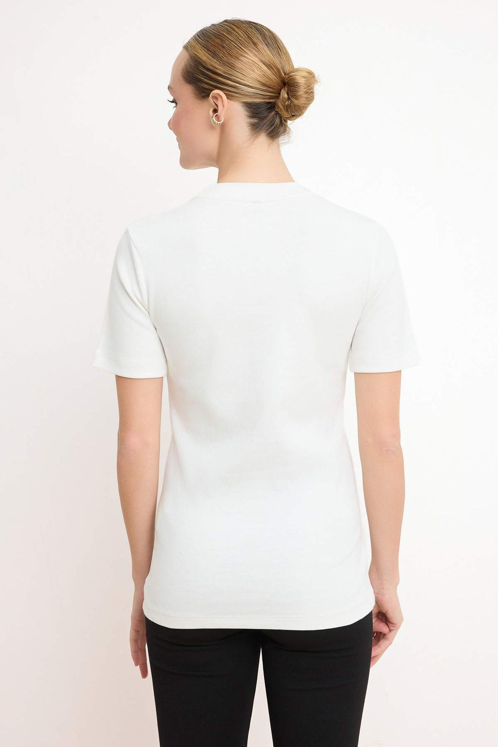 Ekru Fitted/Vucuda Oturan K?sa Kollu Pamuk Ribana Orme T-Shirt TWOSS26TS00080