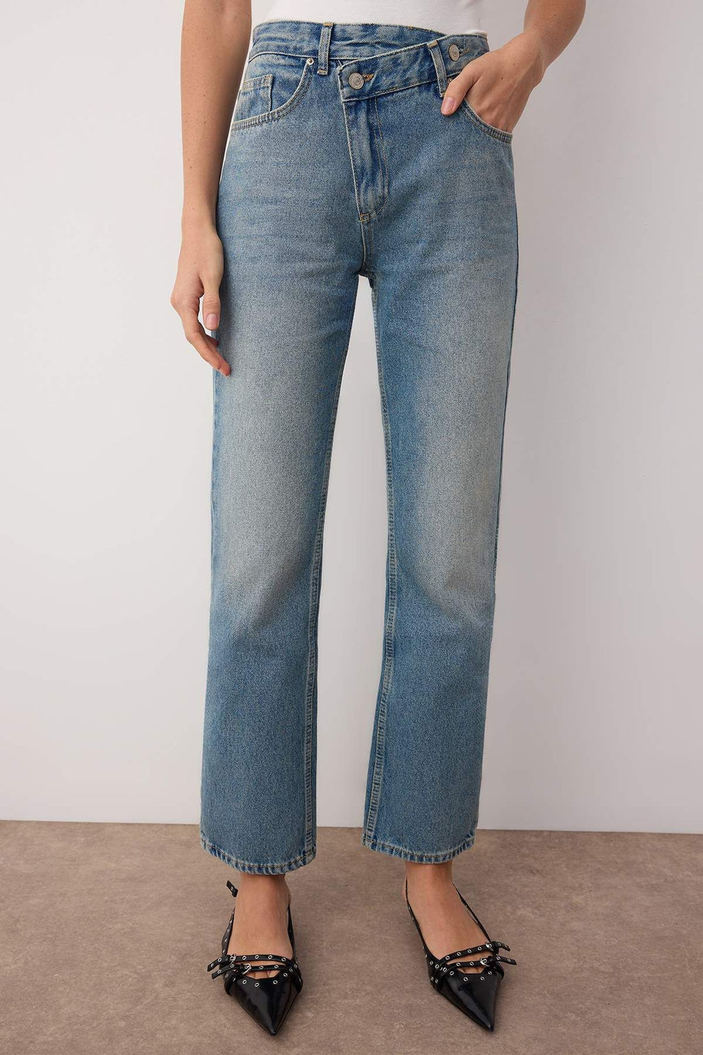 Mavi Yuksek Bel Asimetrik Kapama Straight Jeans TWOAW26JE00132 - Trendyolmilla фото 3