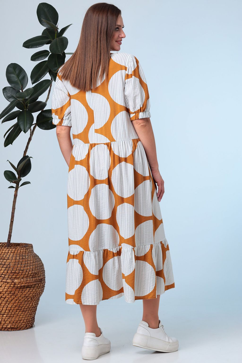 Летнее платье больших размеров горчичного цвета в крупный белый горох - Almond фото 6