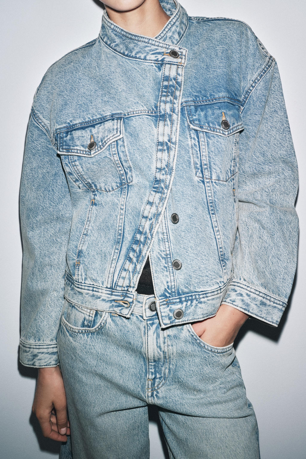 ZW COLLECTION DOUBLE-BREASTED DENIM JACKET - Zara фото 3