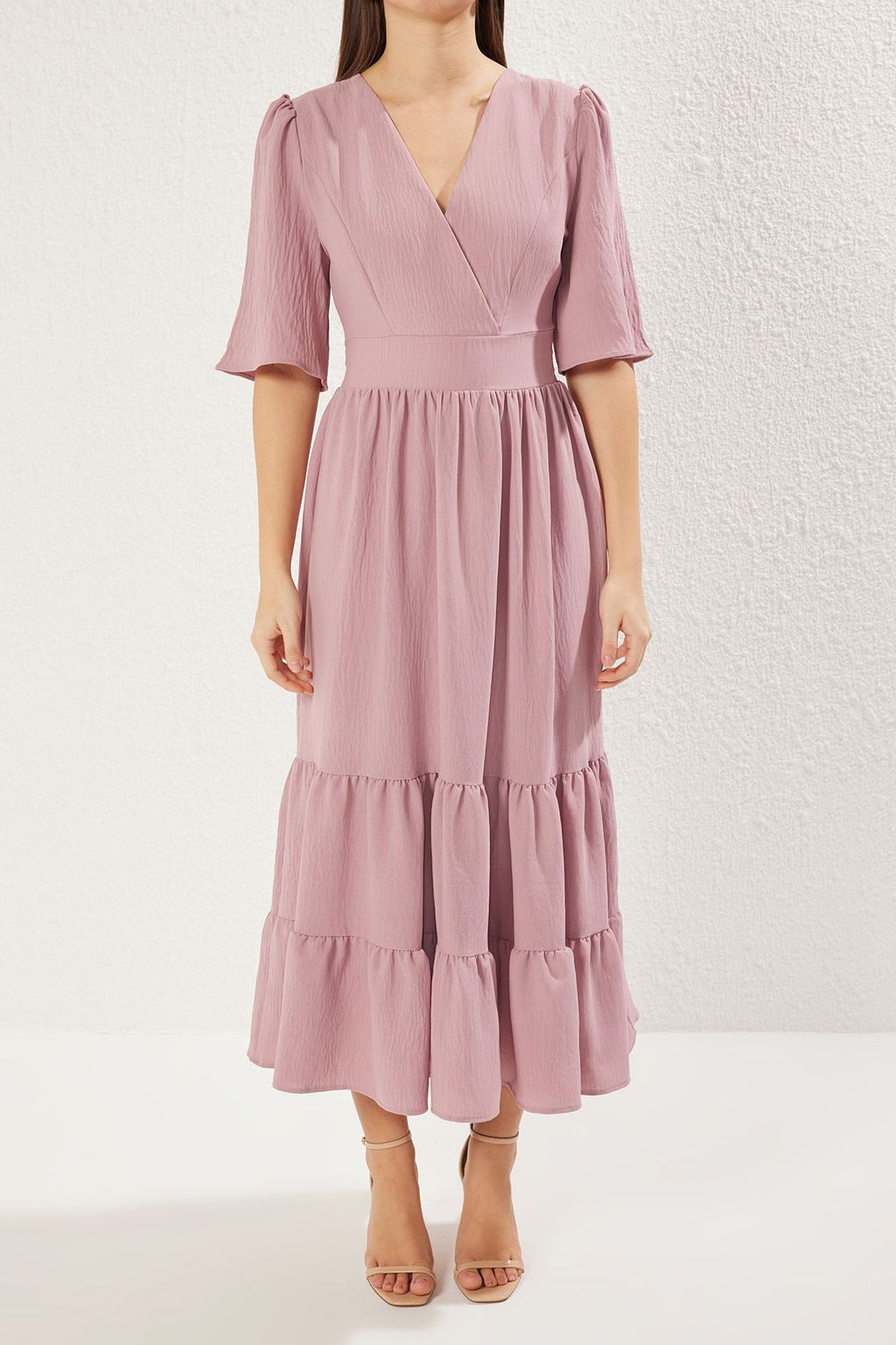 Pembe Etegi Belden Ac?lan V Yaka Kusakl? Midi Aerobin Dokuma Elbise TWOSS23EL02164