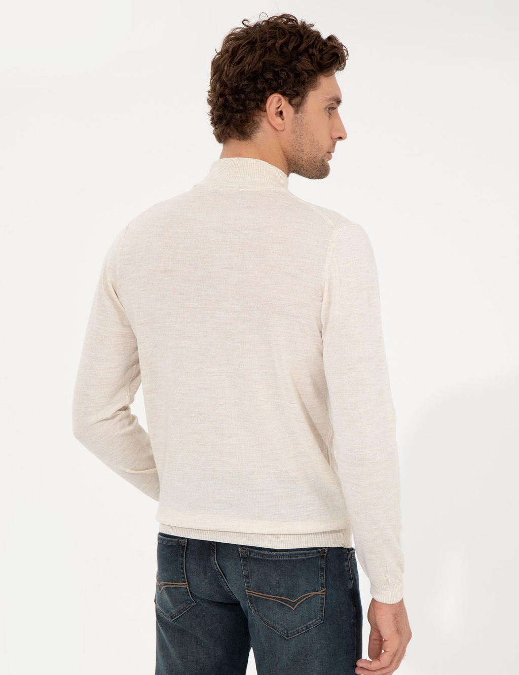 Бежевый базовый трикотажный свитер приталенного кроя в стиле Fisherman - Cacharel фото 5