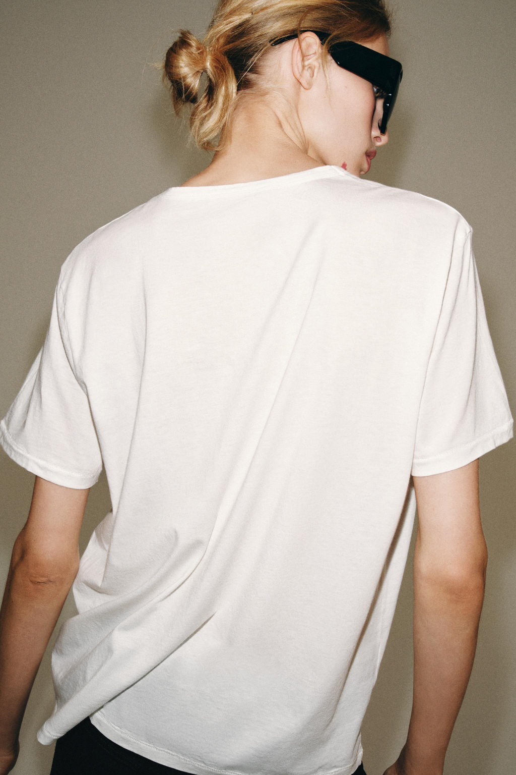 CAMISETA OVERSIZE TEXTO / Blanco roto - Zara фото 3