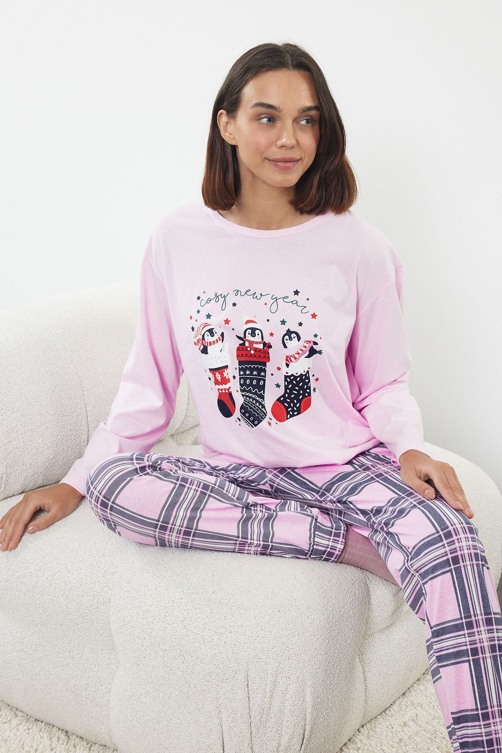 Trendyolmilla Beyaz-Cok Renkli %100 Pamuklu K?s Temal? Ekoseli Orme Pijama Tak?m? THMAW25PT00121