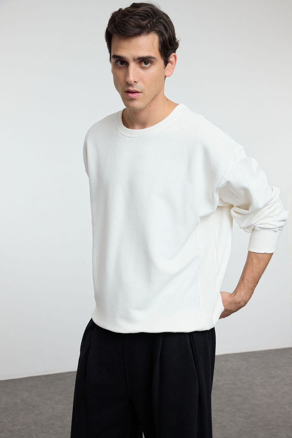 TRENDYOL MAN Unisex Indigo Oversize/Genis Kesim Kumas Mix Basic Sweatshirt TMNAW25SW00128 - Trendyolmilla фото 11