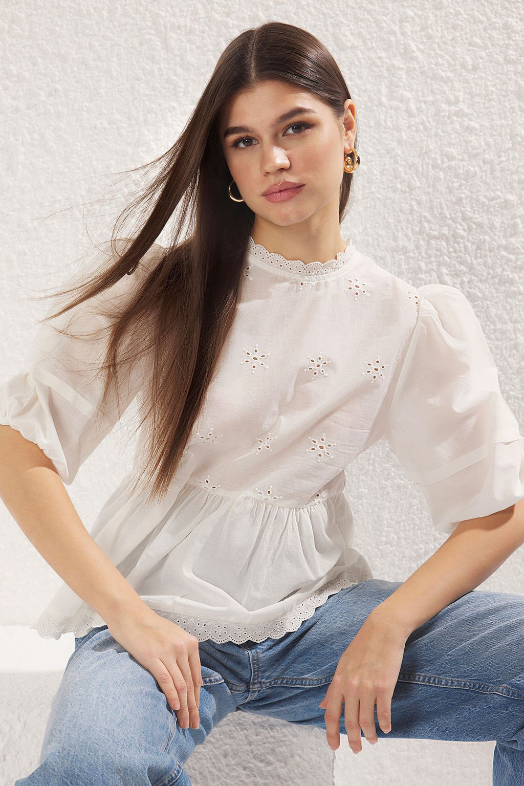 Trendyolmilla Beyaz Pamuklu Brode Balon Kol Bisiklet Yaka Dokuma Bluz TWOSS25BZ00168  фото 2