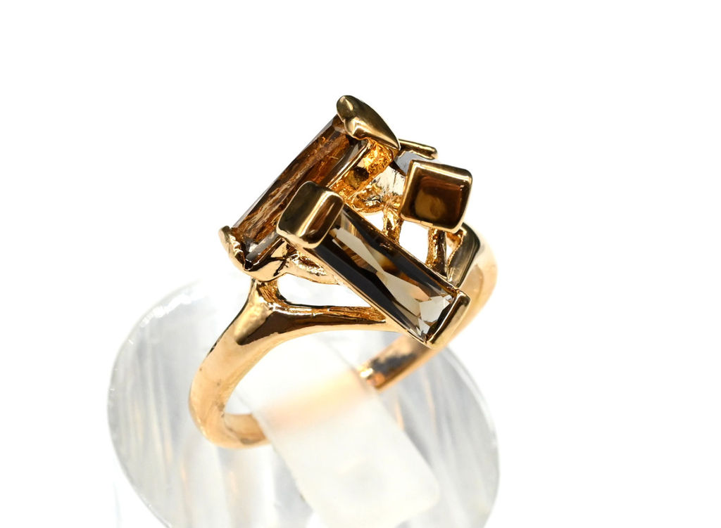 Кольцо с позолотой "Пирамида" раухтопаз, размер 20