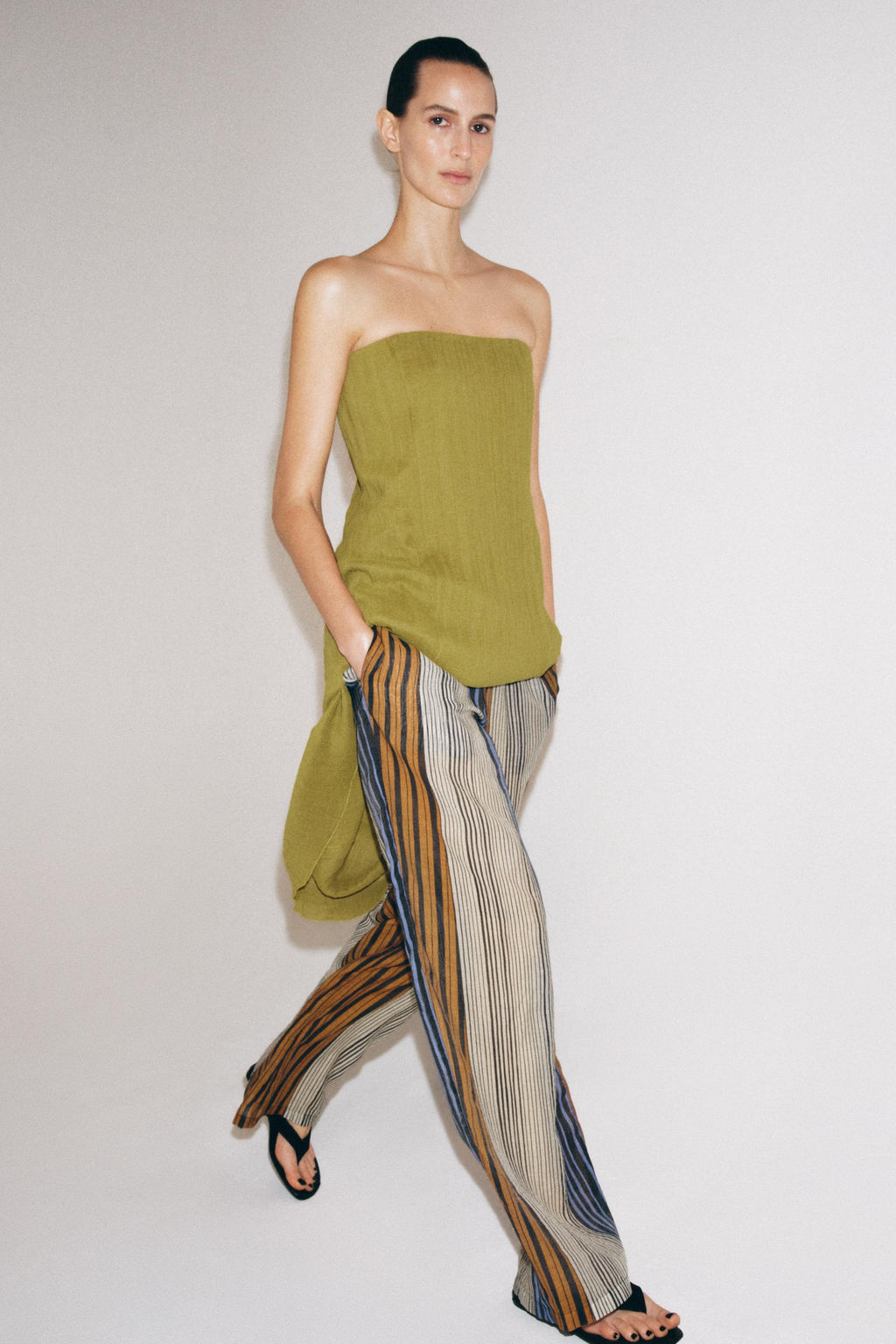 VESTIDO PALABRA DE HONOR TEXTURA / Verde medio - Zara фото 4