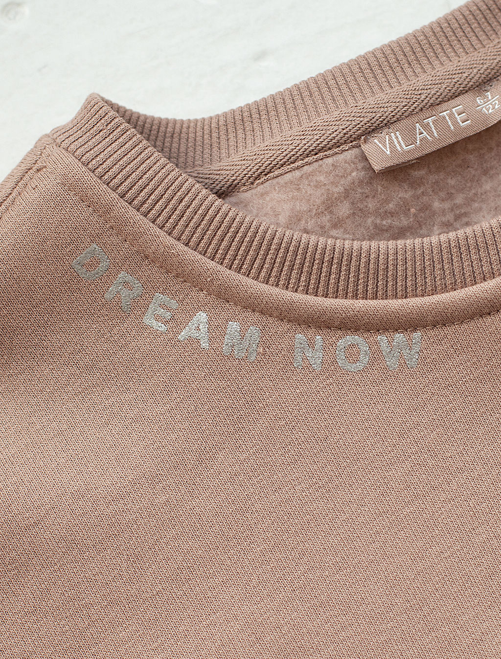 VILATTE / Свитшот из теплого футера-трехнитки с принтом фольгой для девочки  фото 2