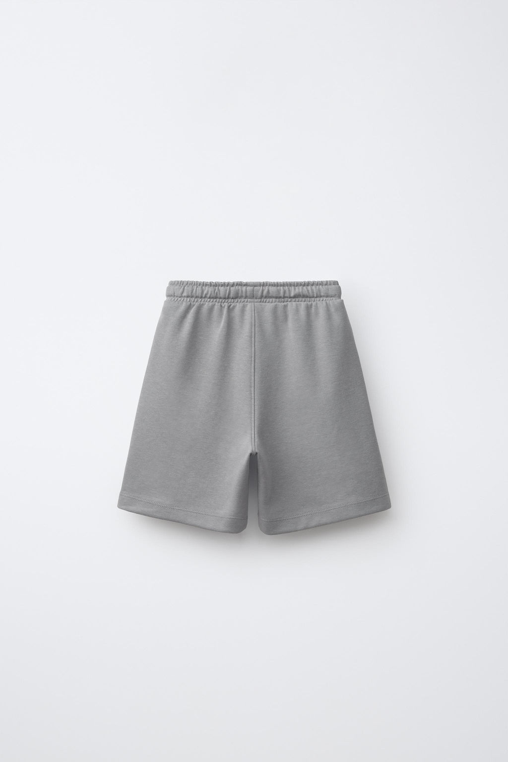 CONJUNTO CAMISETA Y BERMUDA INTERLOCK / Gris vigor?
