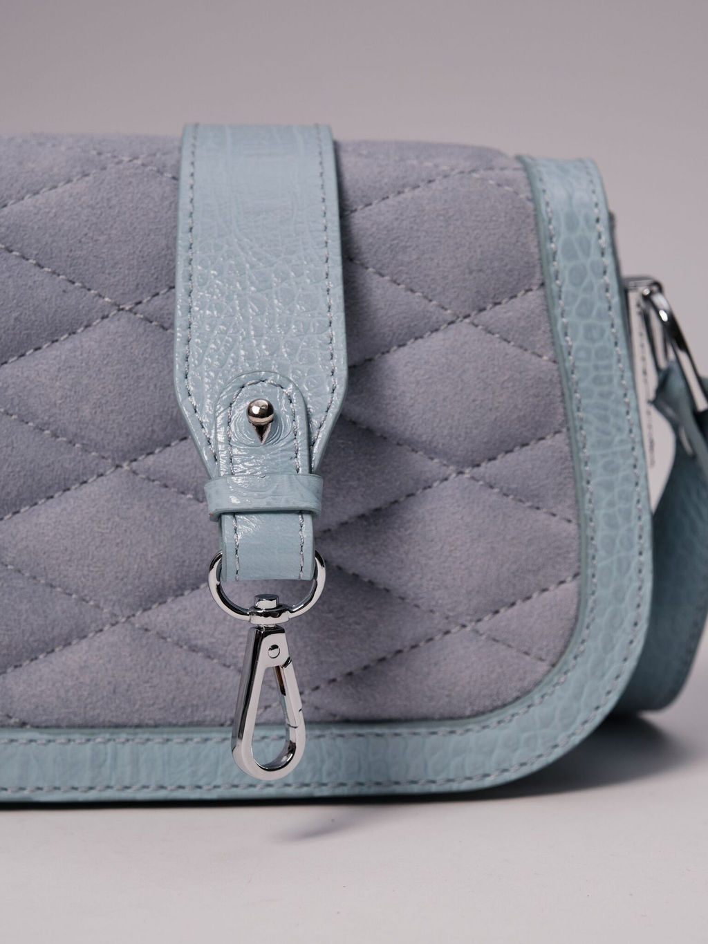 Сумка замшевая на плечо Deboro 30791 голубая вода