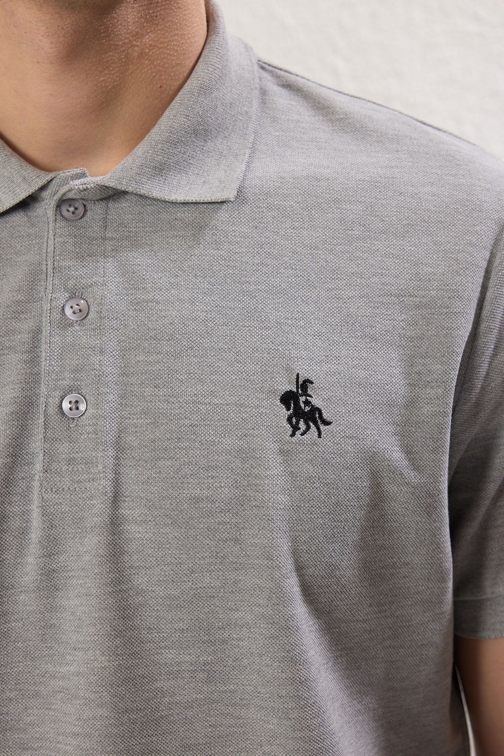 TRENDYOL MAN Gri Regular/Normal Kesim Nak?s Detayl? Polo Yaka T-shirt TMNSS25PO00017 - Trendyolmilla фото 4