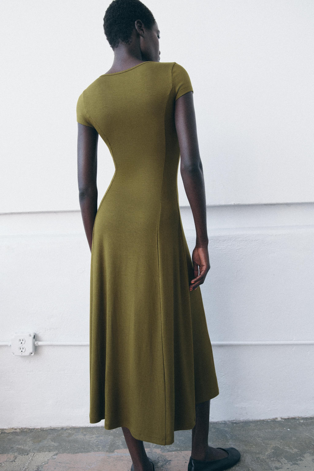 VESTIDO LARGO RIB / Oliva oscuro - Zara фото 3