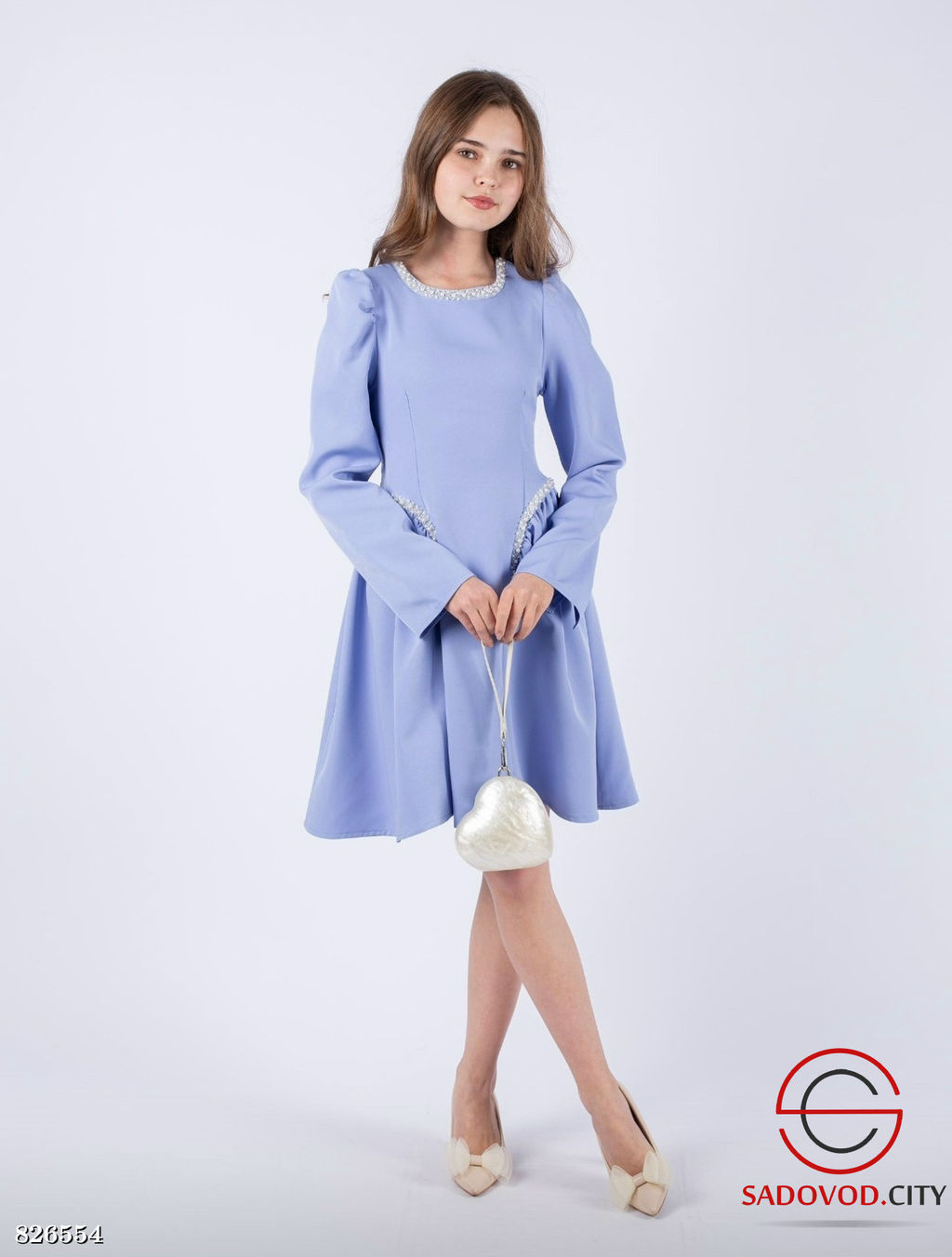 Платье с длинными рукавами и жемчужным декором