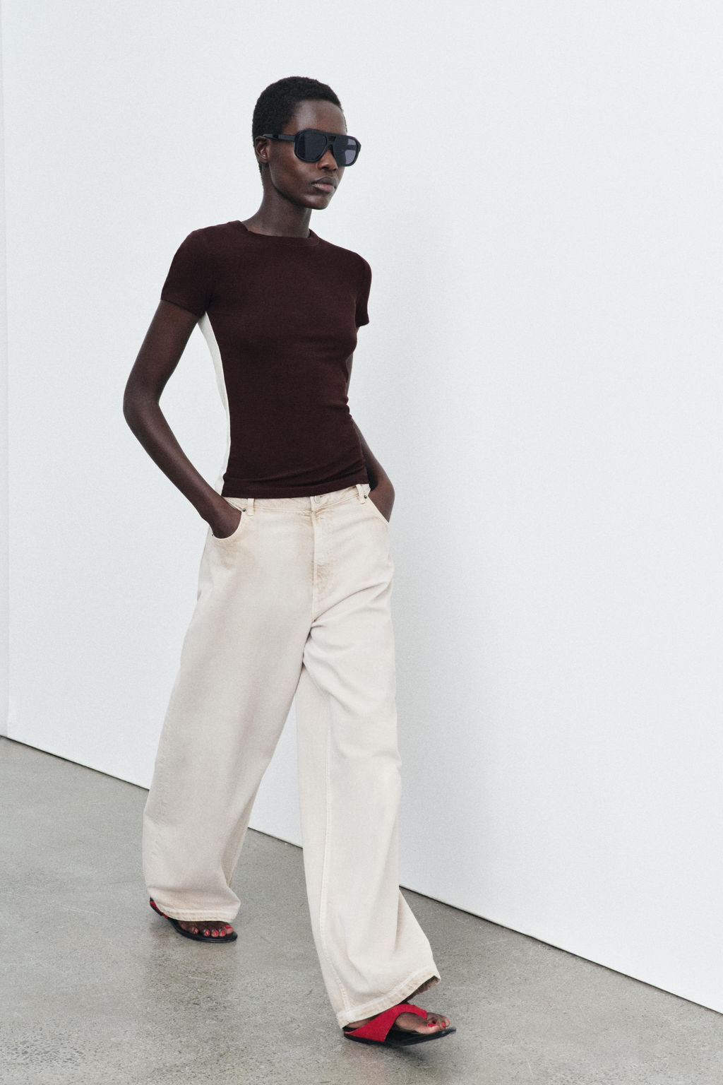 SHORT SLEEVE CONTRAST T-SHIRT - Zara фото 10