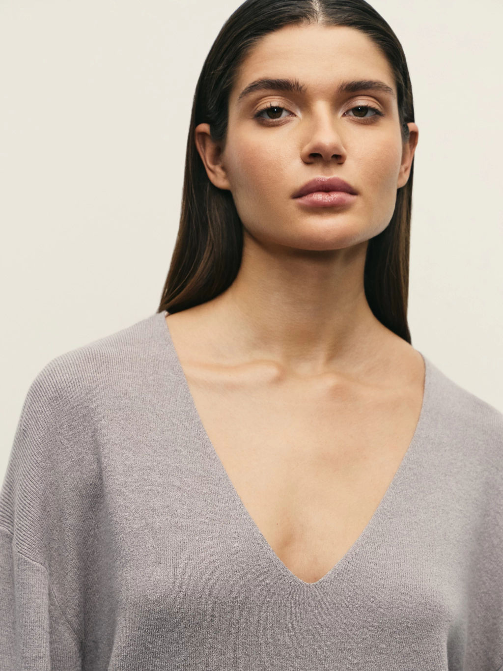 Джемпер из вискозы с V-образной горловиной / Zarina  фото 6