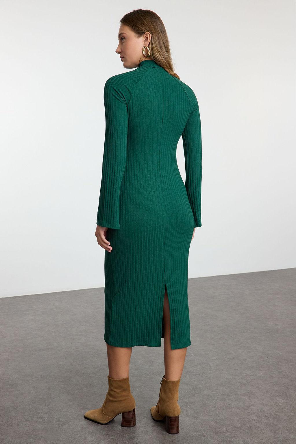 Zumrut Yesili Duz Y?rtmacl? Midi Fitted/Vucuda Oturan Fitilli Esnek Orme Elbise TWOAW25EL00568