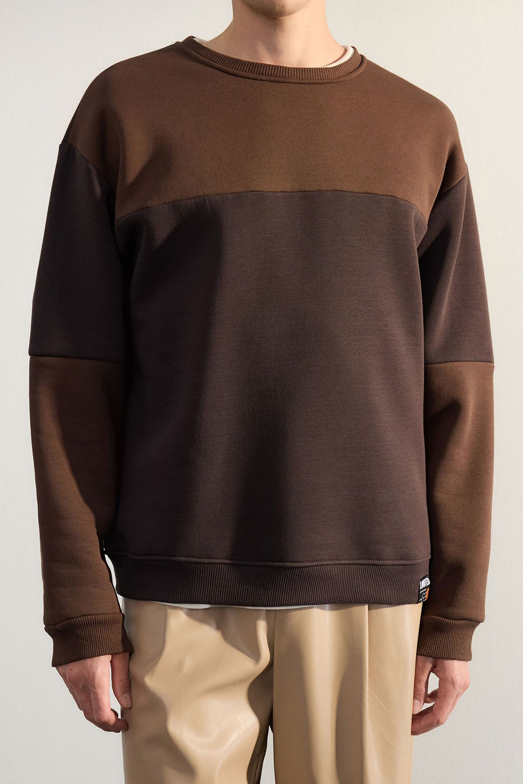 TRENDYOL MAN Lacivert Oversize/Genis Kesim Renk Bloklu Ici Polarl? Basic Sweatshirt TMNAW25SW00013 - Trendyolmilla фото 13