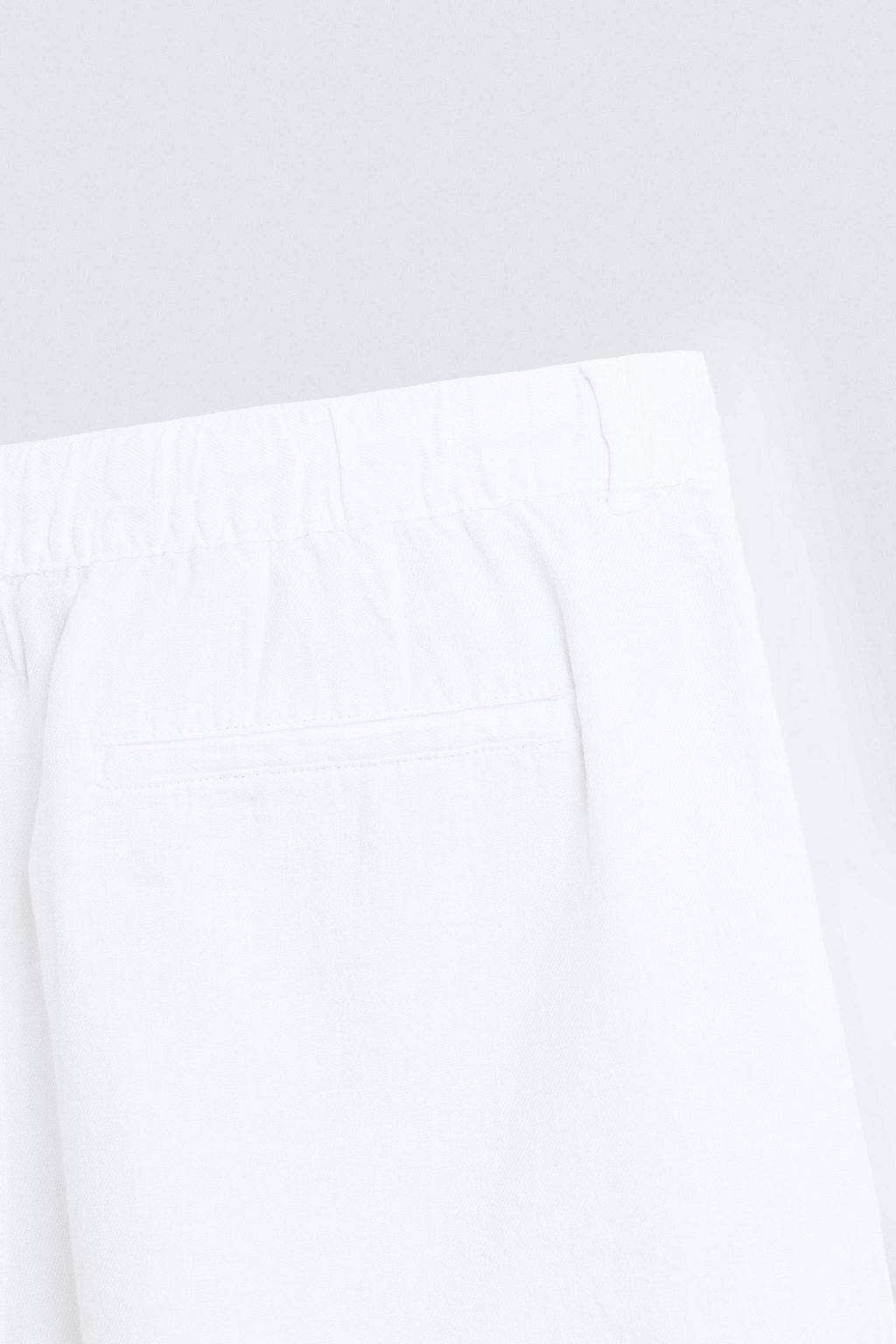 BERMUDA REGULAR FIT LINO ALGOD?N / Blanco