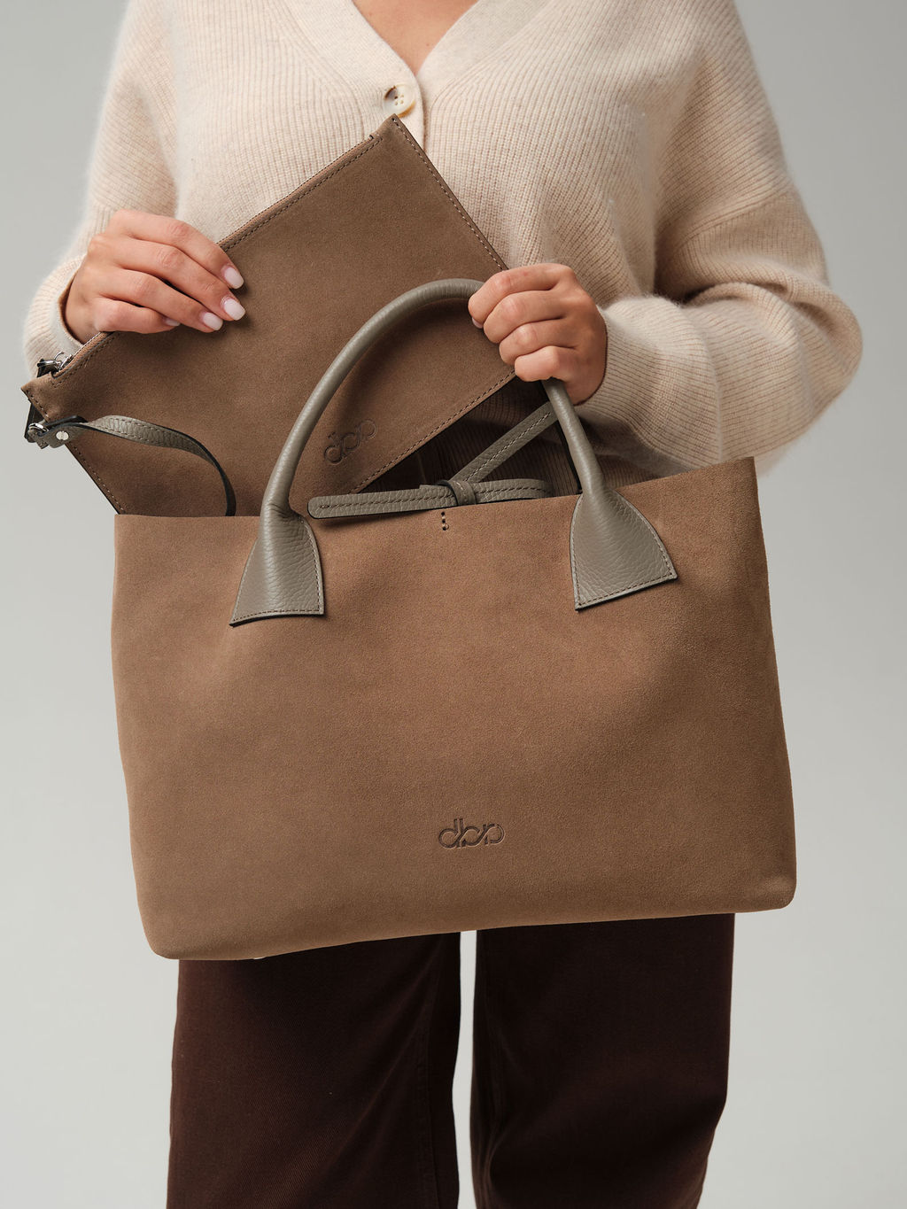 Замшевая сумка Iris DBR 31372 серо-коричневый