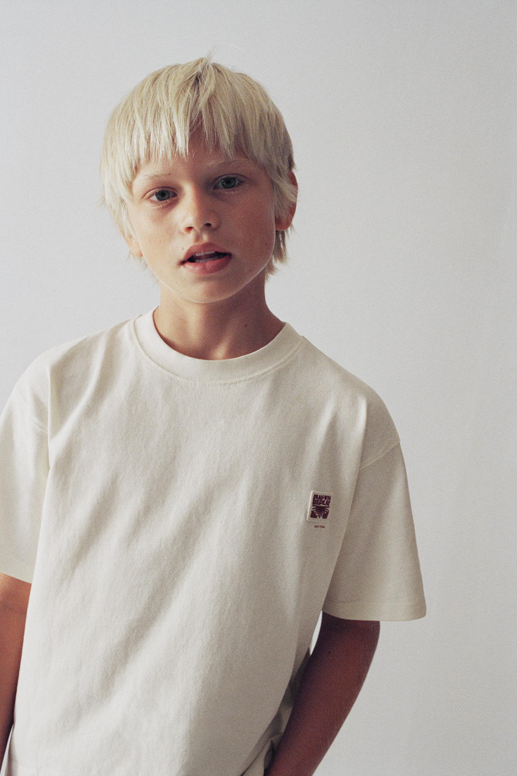 PLAIN T-SHIRT WITH PATCH APPLIQU_ - Zara фото 5