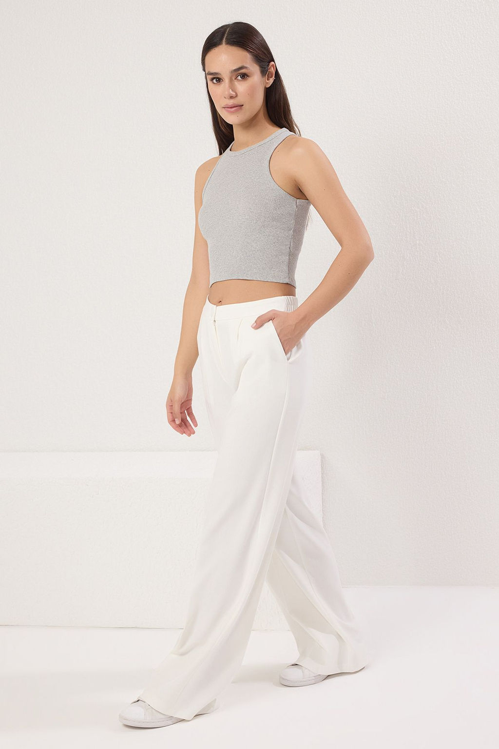 TRENDYOLMILLA Beyaz Arkas? Lastikli Wide Leg/Genis Paca Dusuk Bel Dokuma Pantolon TWOSS25PL00021  фото 2