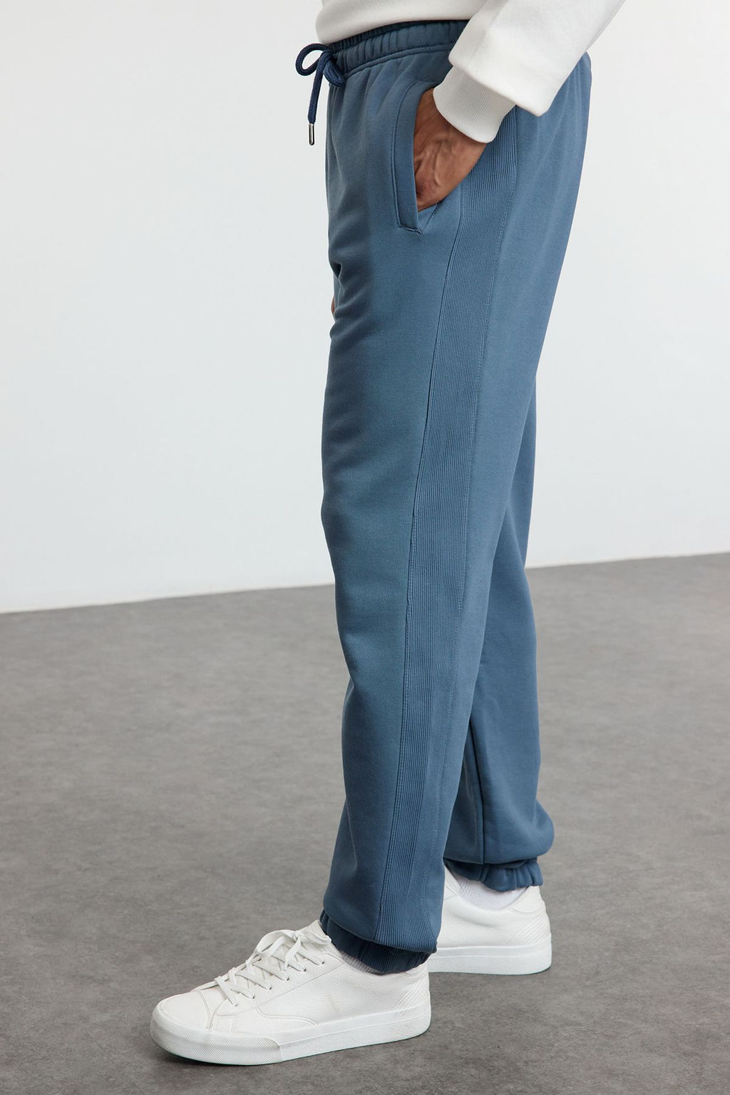 TRENDYOL MAN Indigo Oversize/Genis Kesim Kumas Mix Esofman Alt? TMNAW25EA00012