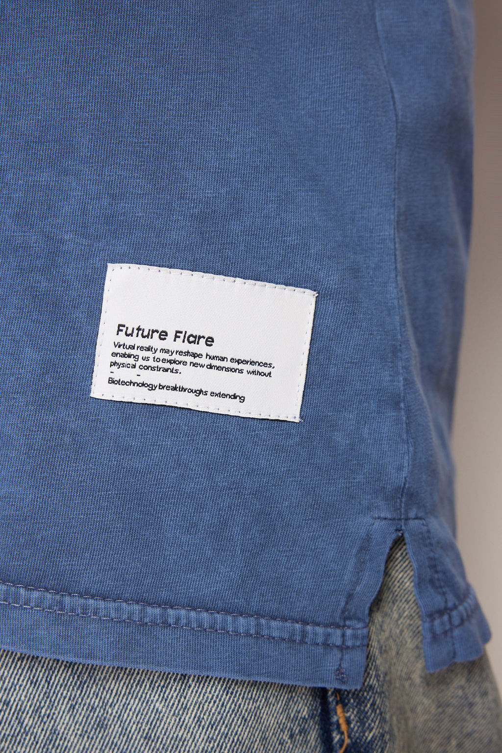 Indigo Oversize/Genis Kesim Dikisli Etiketli Soluk Efektli %100 Pamuk T-Shirt TMNSS24TS00005 - Trendyolmilla фото 6