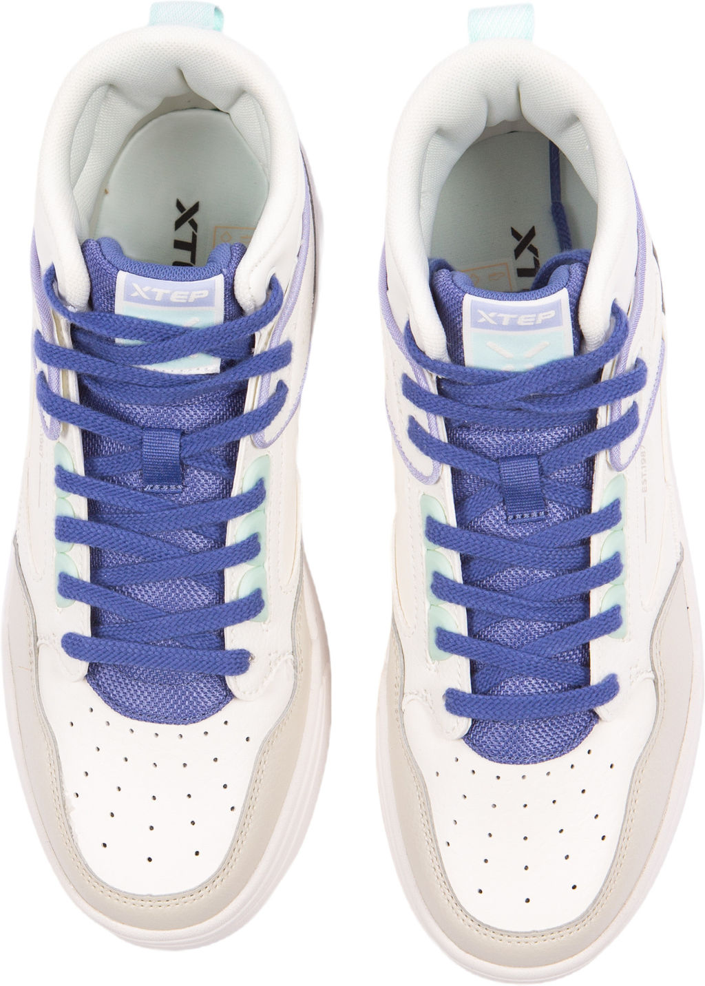 Кроссовки женские