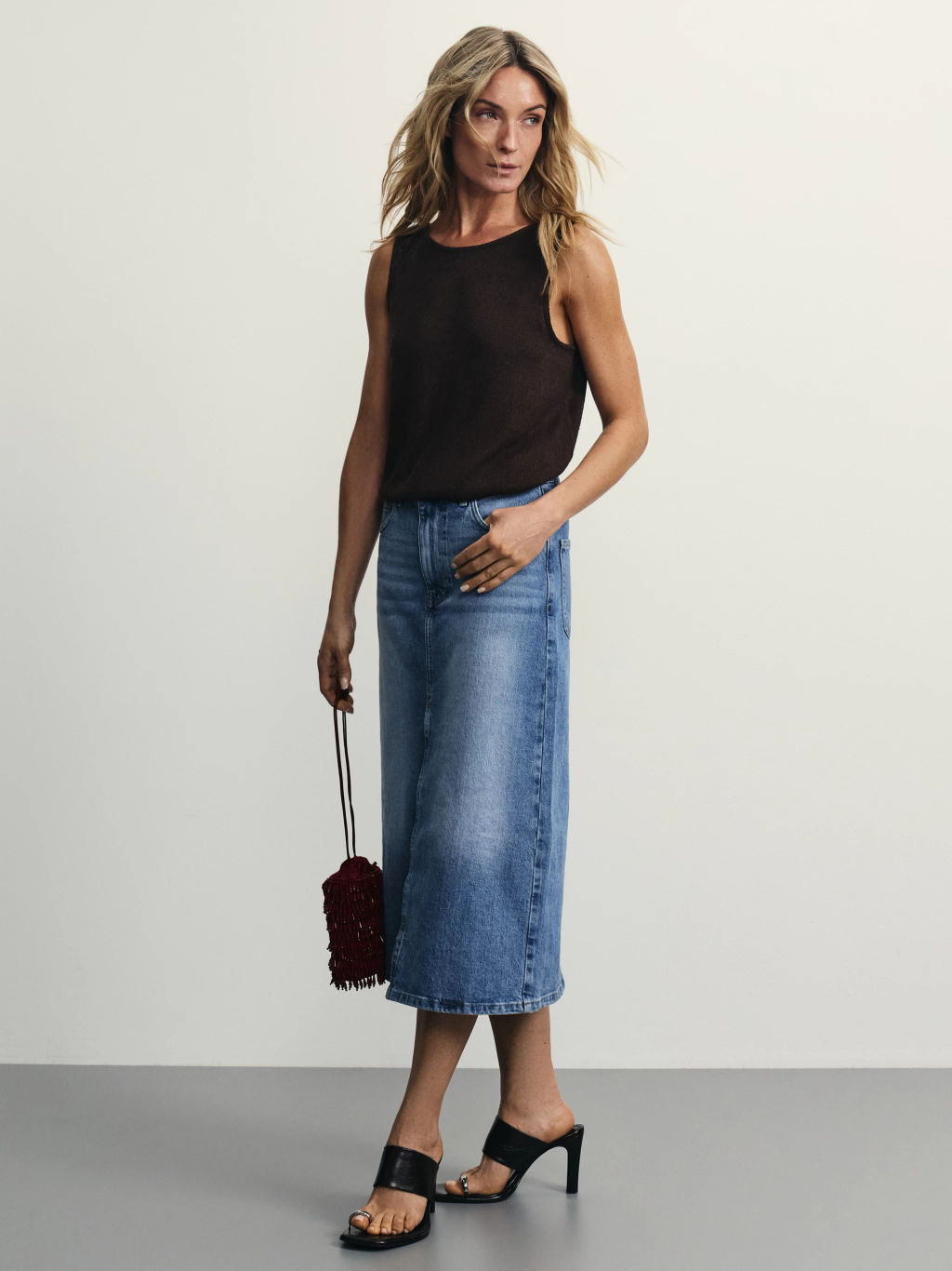 Джинсовая юбка миди с разрезом спереди / Zarina  фото 5