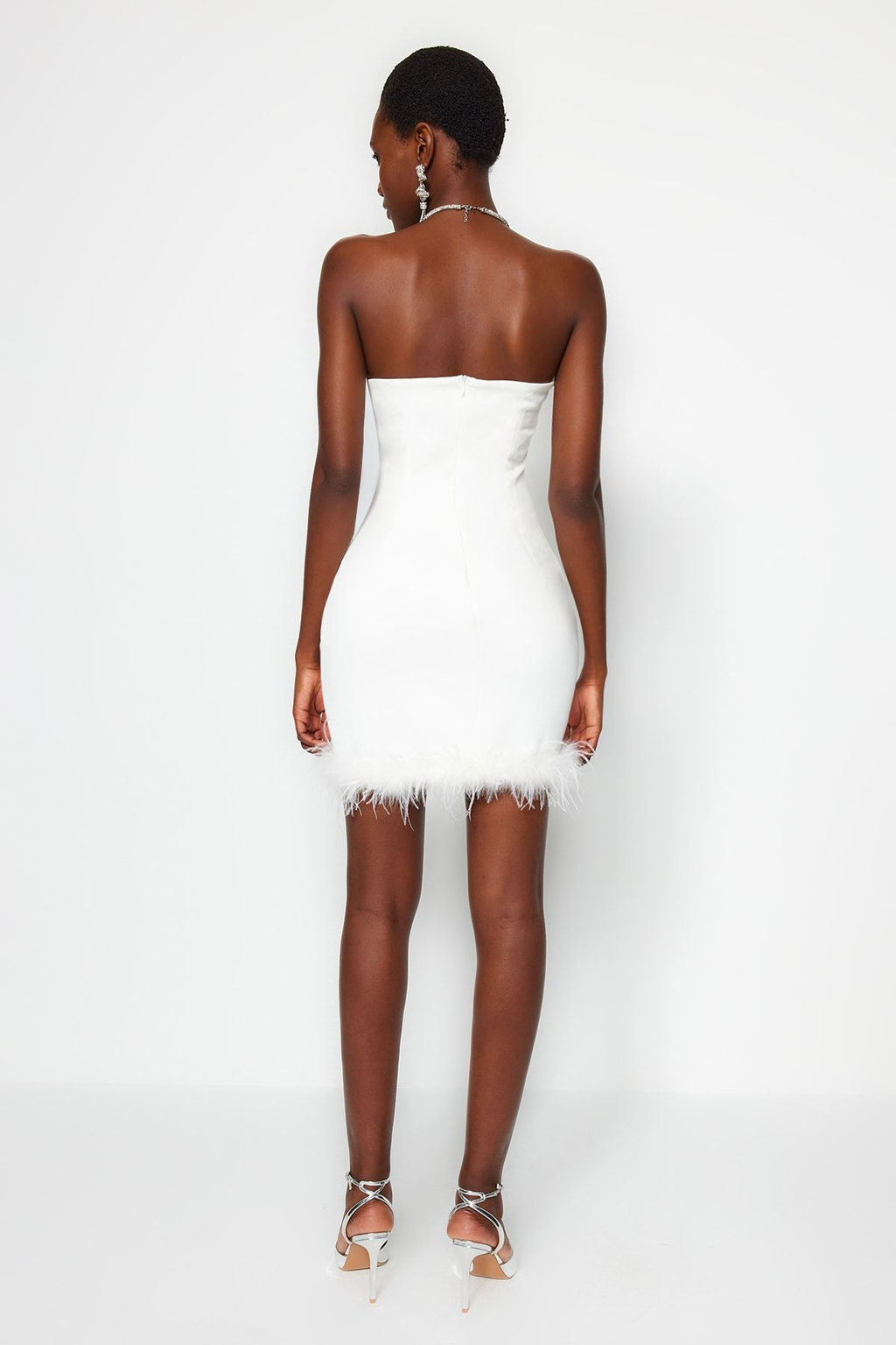 Beyaz Vucuda Oturan Otrisli Parlak Tasl? Dokuma K?sa Abiye Gece Mezuniyet Elbisesi TPRSS23EL00255