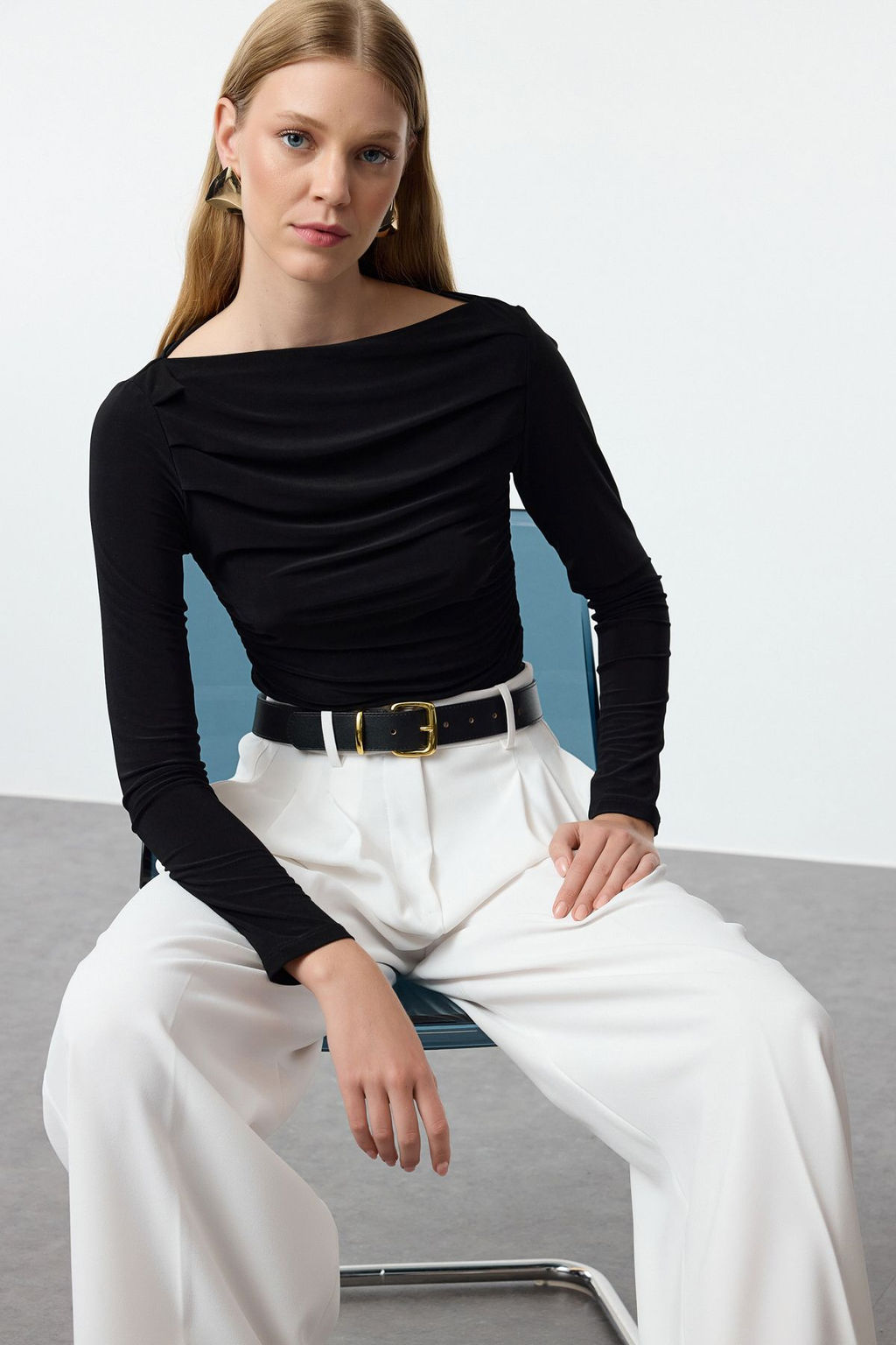 Siyah Kay?k Yaka Drapeli Vucuda Oturan Esnek Orme Bluz TWOAW25BZ00109