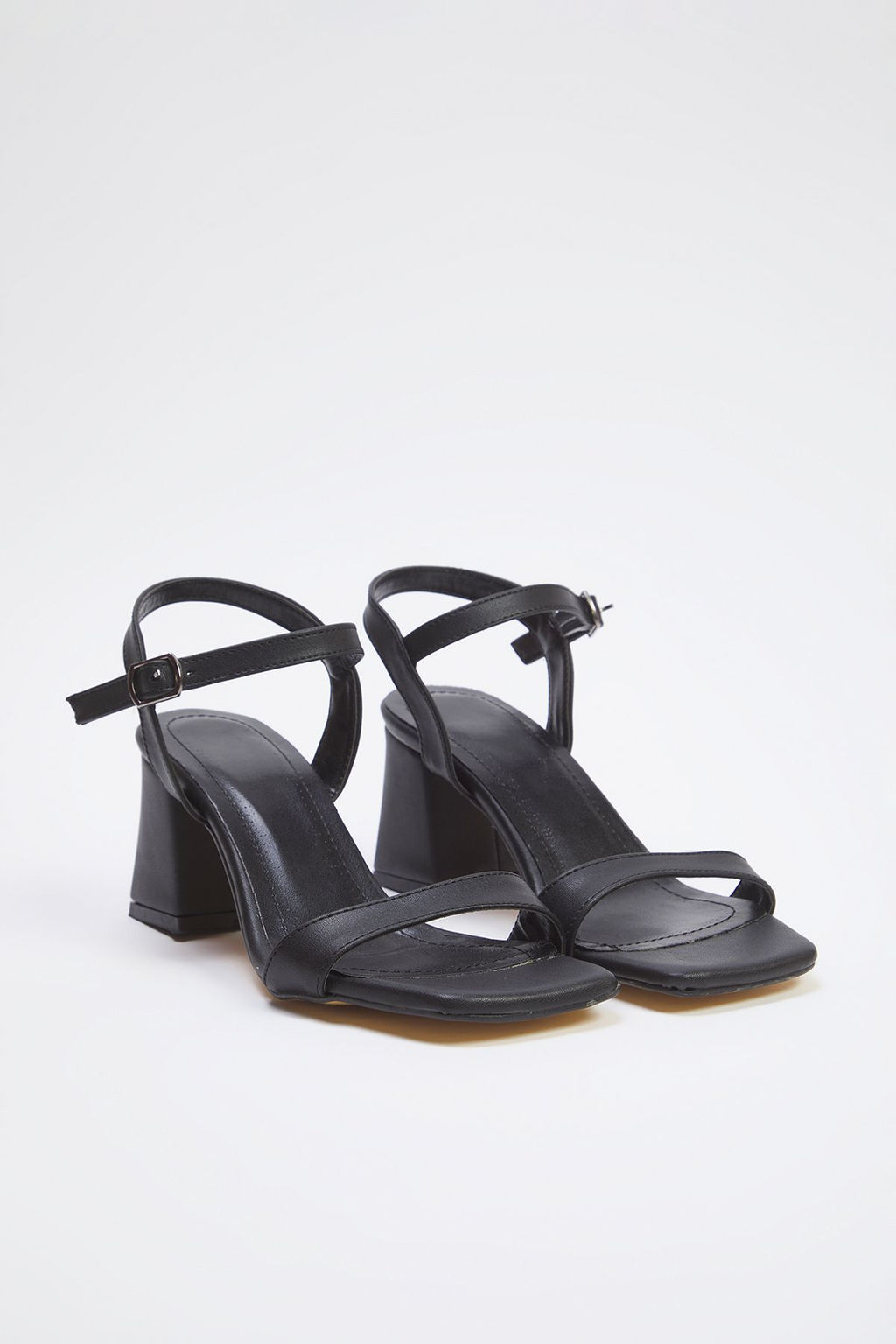 Trendyol Shoes Siyah Bilekten Baglamal? Kare Burun Kad?n Blok Topuklu Sandalet TAKSS25TO00051 - Trendyolmilla фото 3