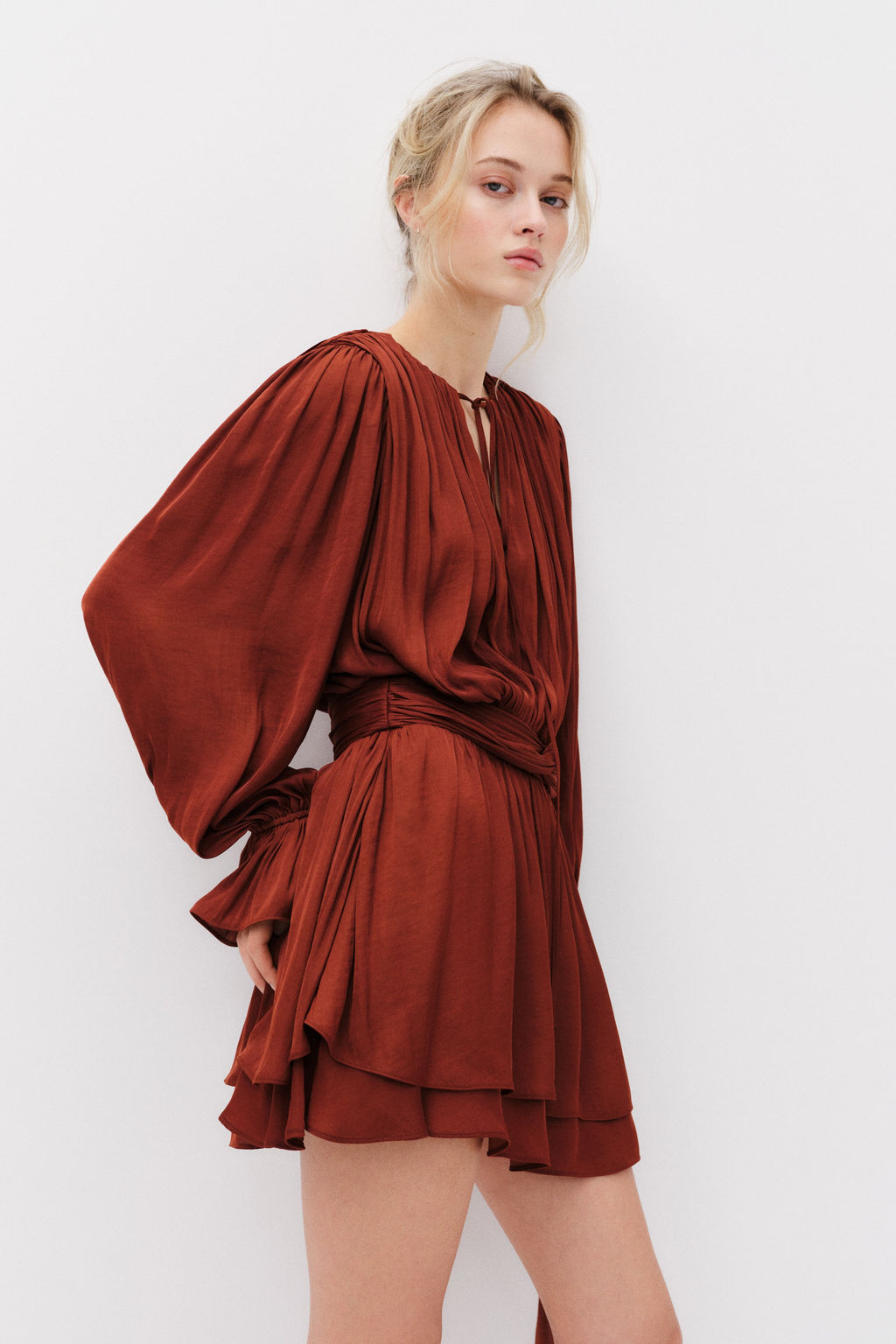 Vestido drapeado con detalle de nudo - H&m фото 4