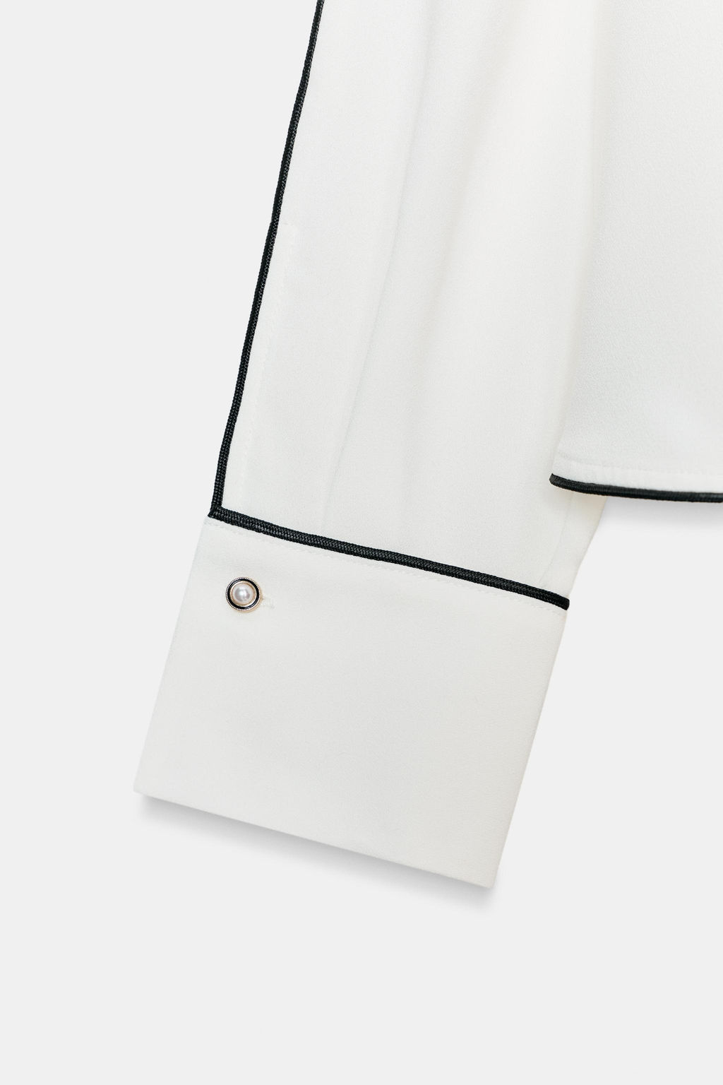 CONTRAST CREPE BLOUSE WITH PIPING