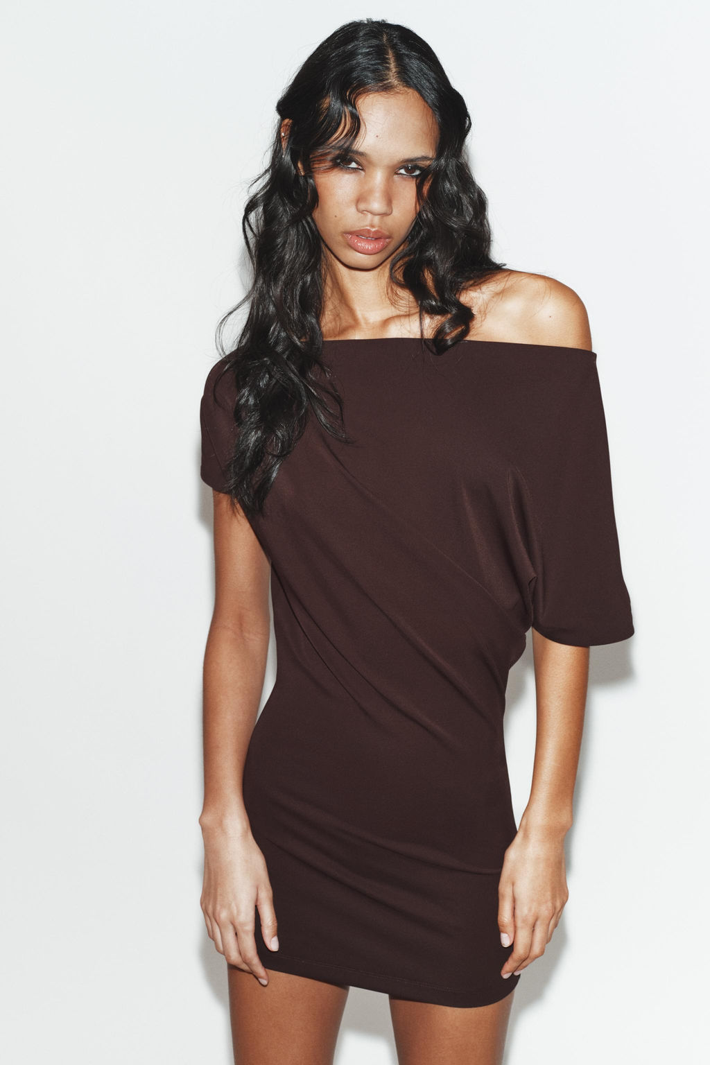 VESTIDO MINI FLUIDO / Marr?n oscuro - Zara фото 2