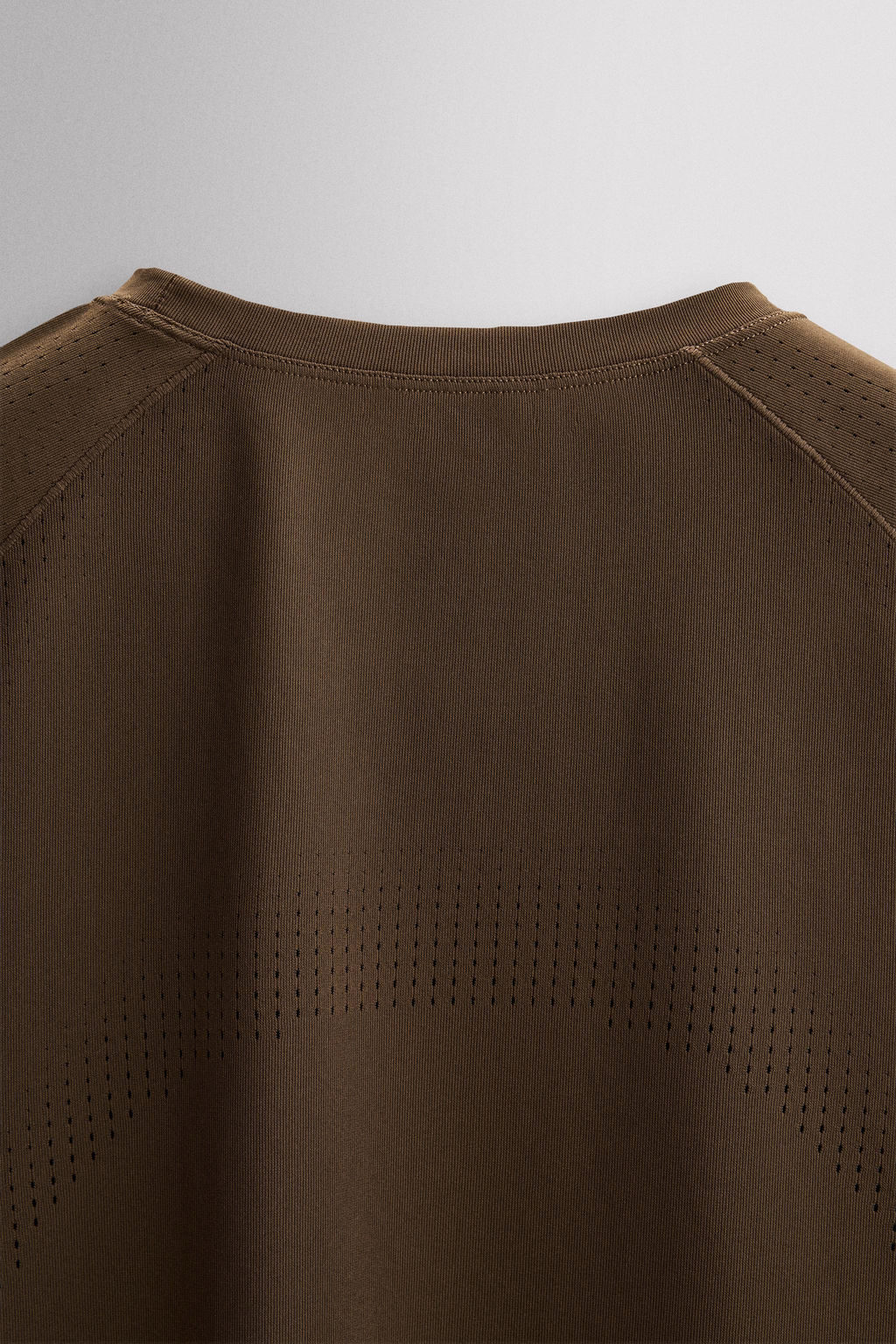 PERFORATED STRUCTURE T-SHIRT