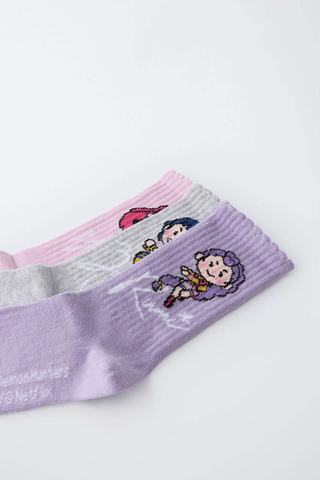 PACK TRES CALCETINES MEDIO KPOP DEMON HUNTERS NETFLIX  / Malva - Zara фото 5