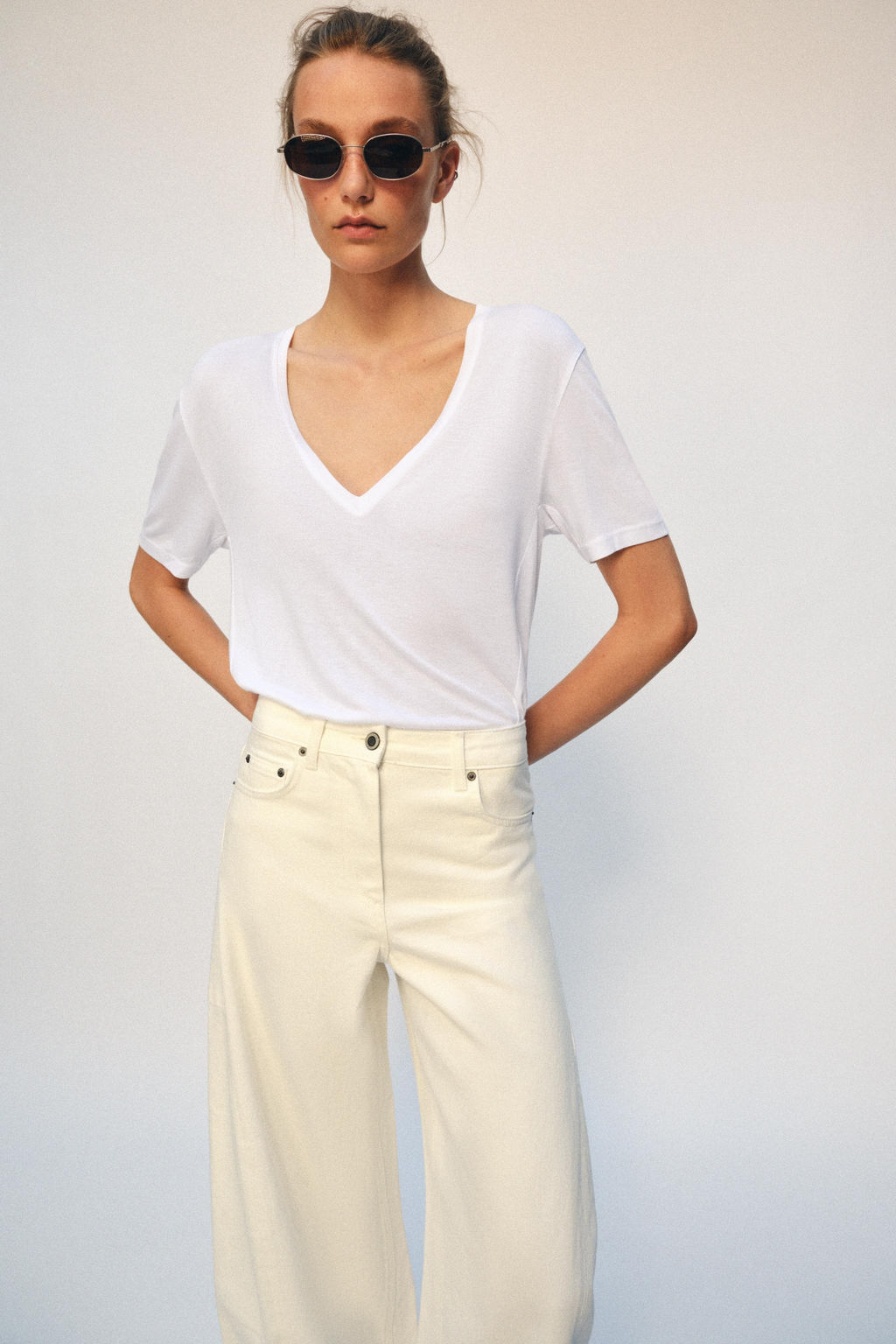 CAMISETA ESCOTE PICO FLUIDA / Blanco