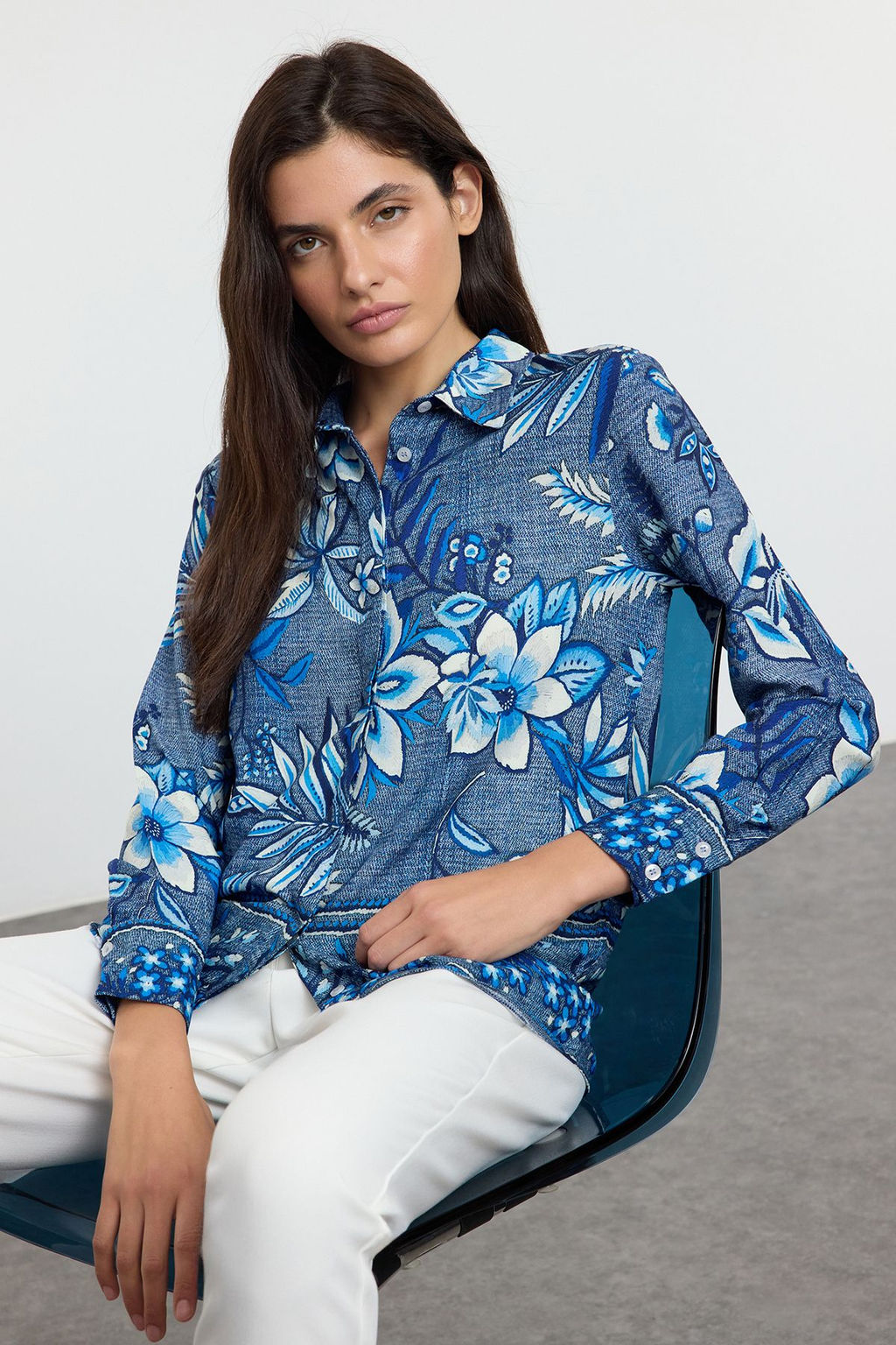 TRENDYOLMILLA Mavi Cicek Desenli Oversize Genis Kal?p Dokuma Gomlek TWOAW25GO00118