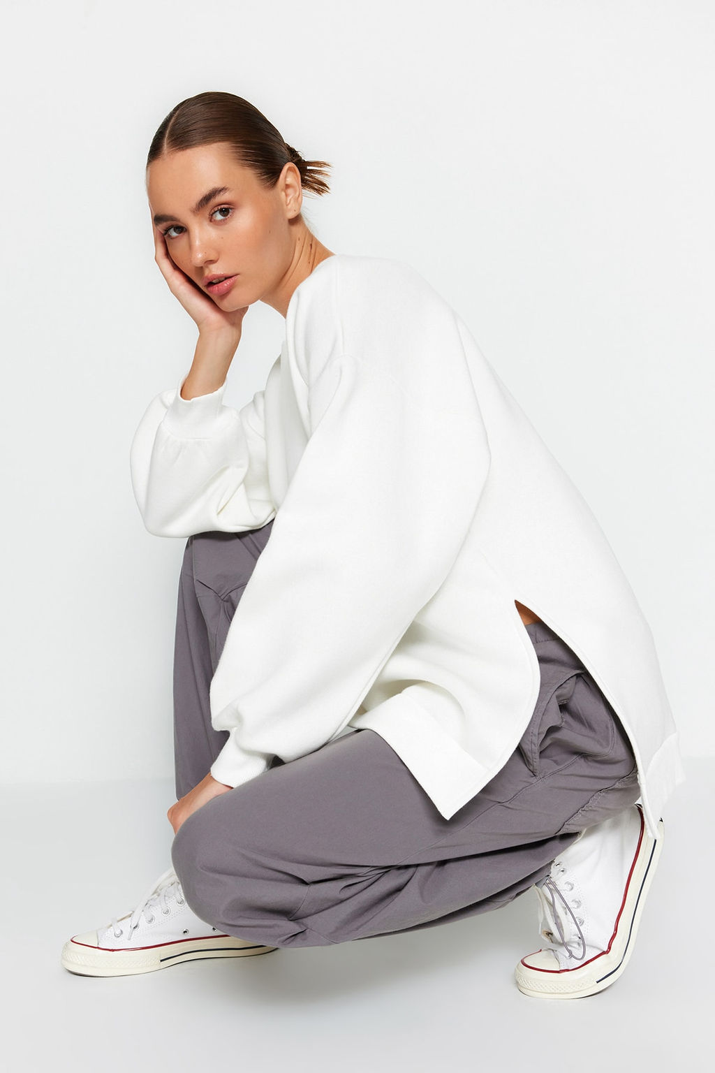 Ekru Oversize/Genis Kal?p Y?rtmac Detayl? Kal?n Ici Polarl? Orme Sweatshirt TWOAW23SW00195