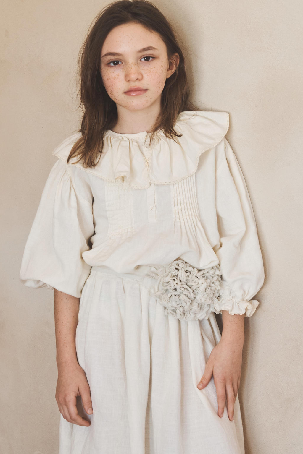 6-10 A?OS/ BLUSA PLIEGUES PUNTILLA ALGOD?N LINO LIMITED EDITION / Crudo - Zara фото 2