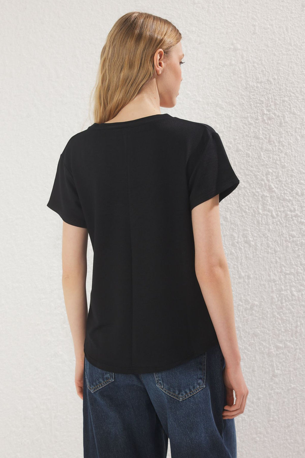 Siyah V Yaka Regular/Normal Kal?p Orme T-Shirt TWOSS25TS00196