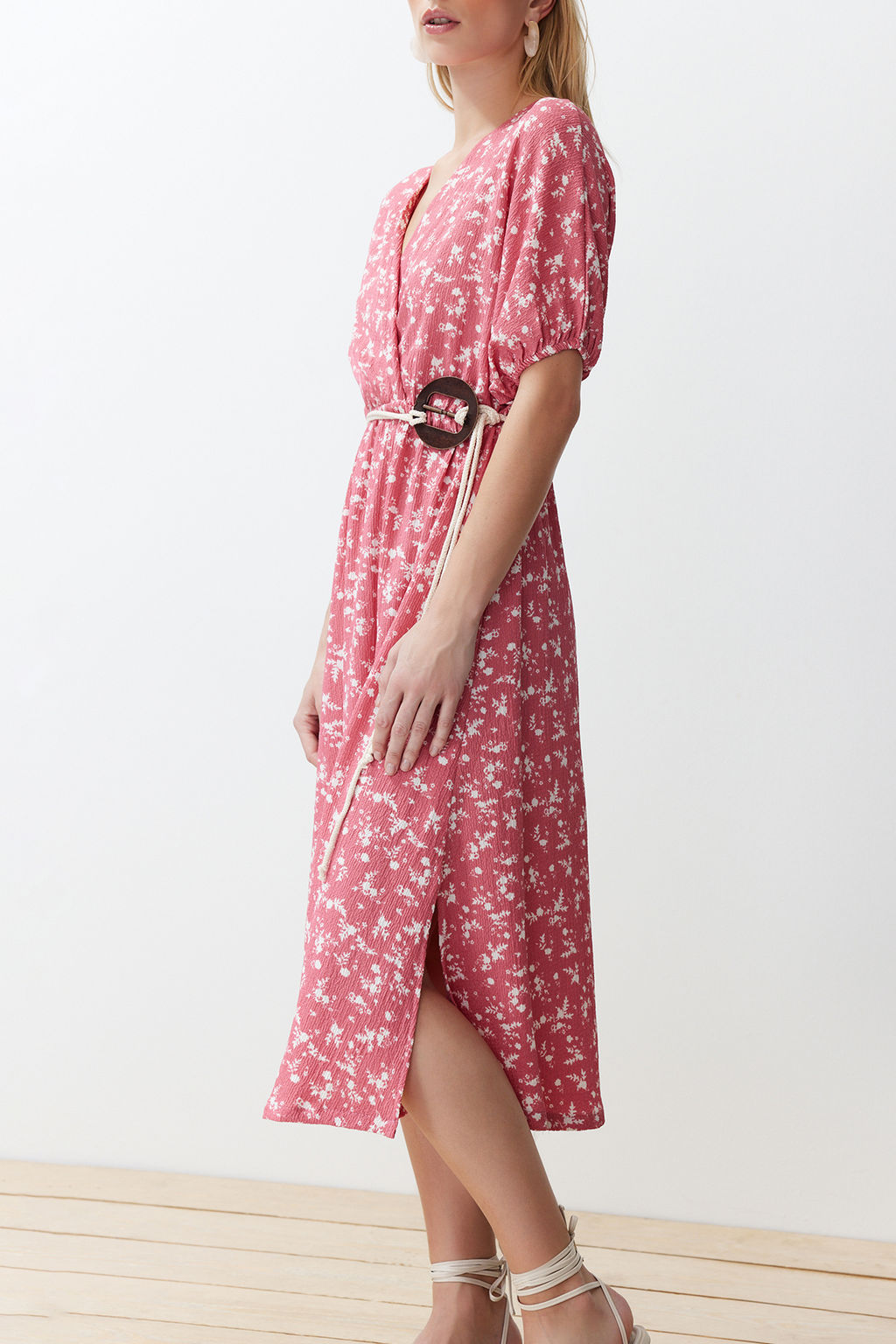 Pembe Bask?l? Aksesuar Kemer Detayl? Buzgulu Esnek Orme Maxi Elbise TWOSS24EL00871 - Trendyolmilla фото 4