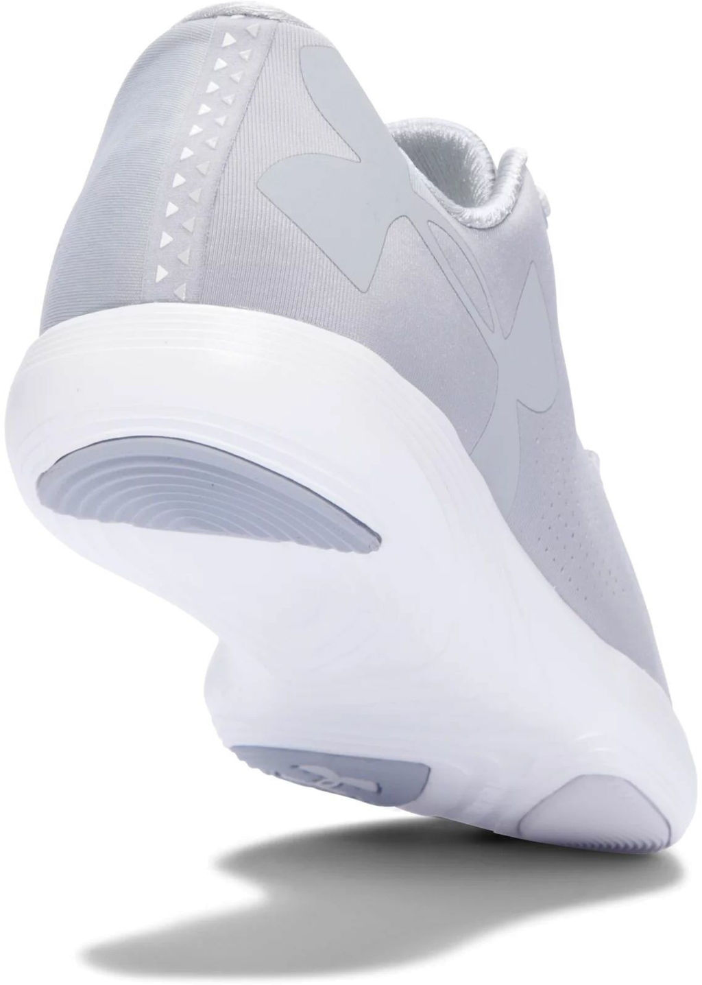 Кроссовки женские